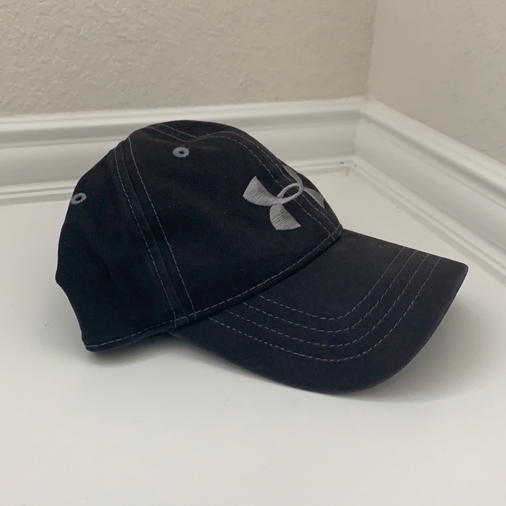 Under Armour black baseball hat MD/LG